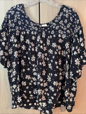 BILA Blouse Sz M Floral V-Neck Flutter Sleeves